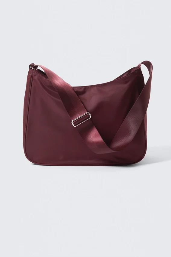 Bolso de hombro mediano de sarga de nailon – Rojo oscuro Bolso de hombro mediano de sarga de nailon – Rojo oscuro