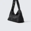 Bolso de hombro pequeño con cierre holgado – Negro Bolso de hombro pequeño con cierre holgado – Negro
