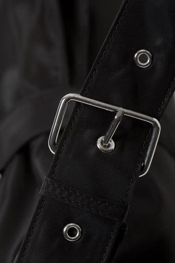 Bolso de hombro pequeño con cierre holgado – Negro Bolso de hombro pequeño con cierre holgado – Negro