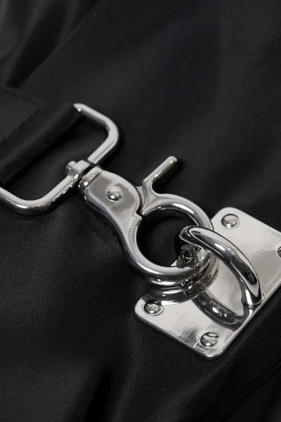 Bolso de hombro pequeño con cierre holgado – Negro Bolso de hombro pequeño con cierre holgado – Negro