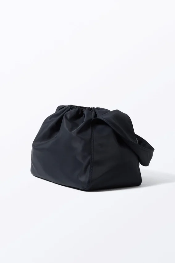 Bolso de hombro rectangular grande con cordón – Azul oscuro Bolso de hombro rectangular grande con cordón – Azul oscuro