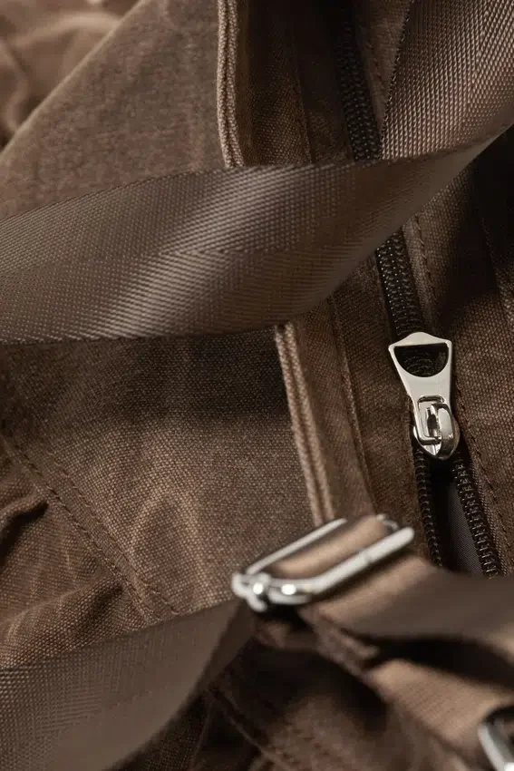 Bolso de lona de algodón con volantes – Marrón oscuro lavado Bolso de lona de algodón con volantes – Marrón oscuro lavado