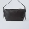 Bolso de mano con correa de ojales – Negro Bolso de mano con correa de ojales – Negro