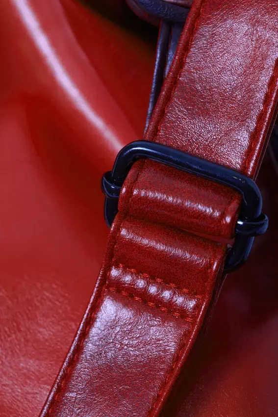 Bolso pequeño de imitación de piel – Rojo Bolso pequeño de imitación de piel – Rojo