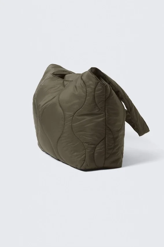 Bolso tote acolchado de nailon – Verde caqui oscuro Bolso tote acolchado de nailon – Verde caqui oscuro