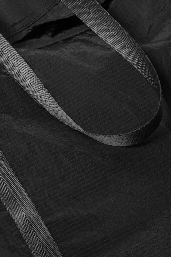 Bolso tote de nailon – Negro Bolso tote de nailon – Negro