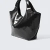 Bolso tote grande de imitación de piel brillante – Negro Bolso tote grande de imitación de piel brillante – Negro