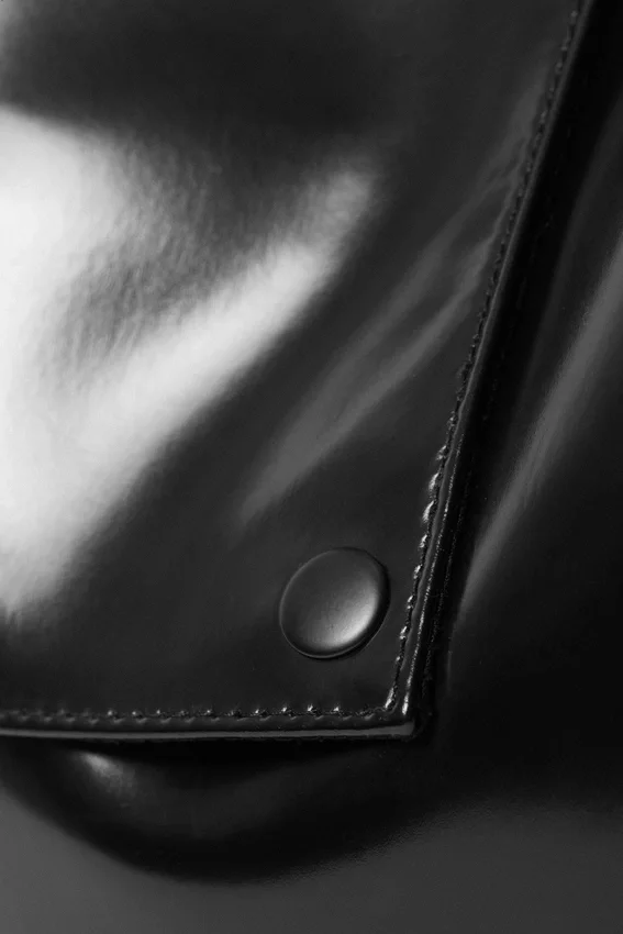 Bolso tote grande de imitación de piel brillante – Negro Bolso tote grande de imitación de piel brillante – Negro