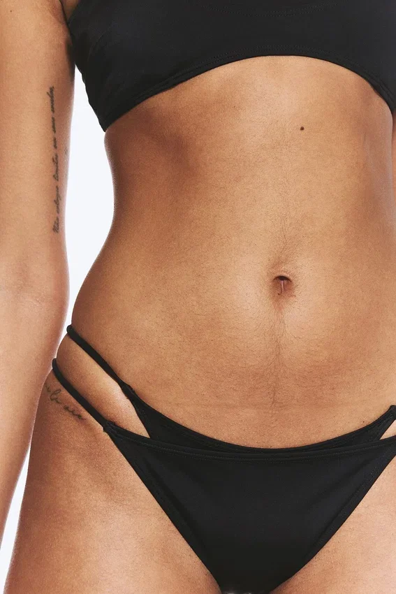 Braguita de bikini brasileña con capas – Negro Braguita de bikini brasileña con capas – Negro