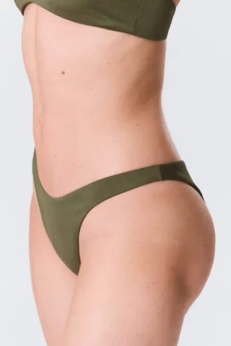Braguita de bikini brasileña con fruncidos y talle medio – Verde oscuro