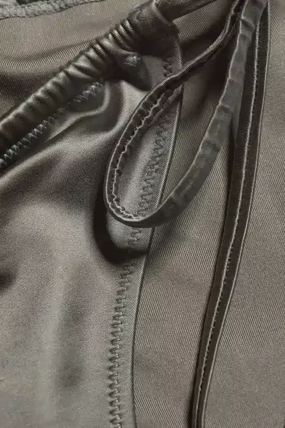Braguita de bikini brasileña con lazos – Gris polvoriento Braguita de bikini brasileña con lazos – Gris polvoriento