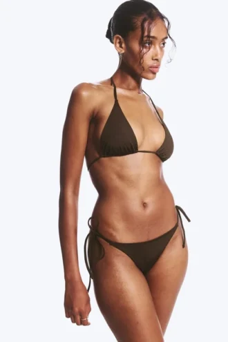 Braguita de bikini brasileña de talle medio con lazos – Marrón oscuro
