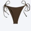 Braguita de bikini brasileña de talle medio con lazos – Marrón oscuro