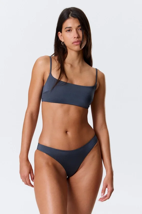 Braguita de bikini con corte redondeado – Azul oscuro Braguita de bikini con corte redondeado – Azul oscuro