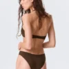 Braguita de bikini con corte redondeado – Marrón oscuro