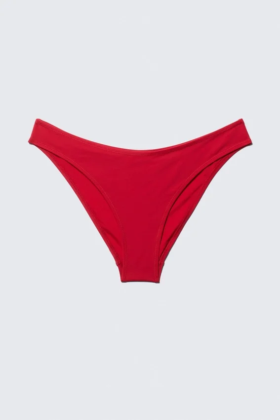 Braguita de bikini con corte redondeado – Rojo brillante Braguita de bikini con corte redondeado – Rojo brillante
