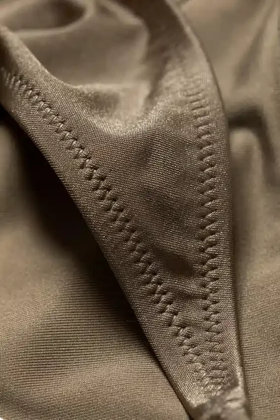 Braguita de bikini con tiras y lazos – Dusty Mole Braguita de bikini con tiras y lazos – Dusty Mole