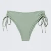 Braguita de bikini con tiras y lazos laterales – Verde claro apagado
