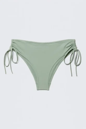 Braguita de bikini con tiras y lazos laterales – Verde claro apagado