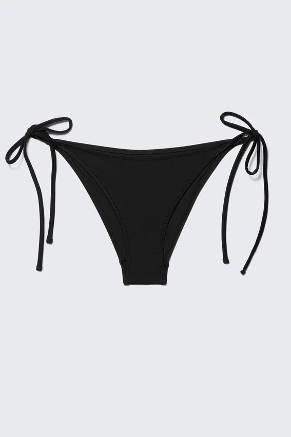 Braguita de bikini con tiras y lazos – Negro Braguita de bikini con tiras y lazos – Negro