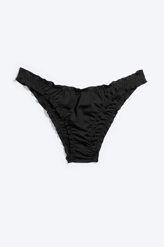 Braguita de bikini con volantes – Negro Braguita de bikini con volantes – Negro