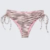 Braguita de bikini estampada con lazos laterales – Rosa con rayas de tigre Braguita de bikini estampada con lazos laterales – Rosa con rayas de tigre