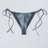Braguita de bikini estampada con tiras – Rayas azul oscuro Braguita de bikini estampada con tiras – Rayas azul oscuro