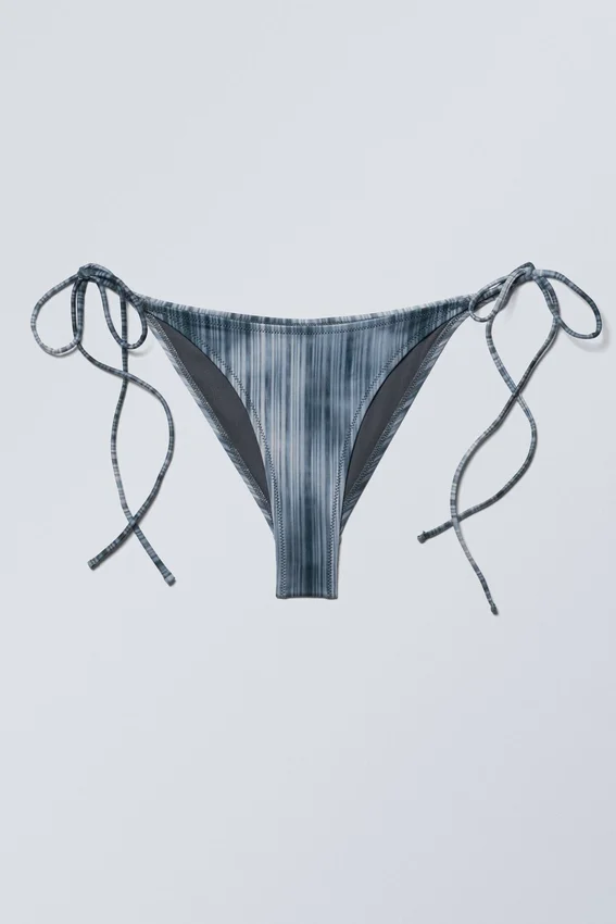 Braguita de bikini estampada con tiras – Rayas azul oscuro Braguita de bikini estampada con tiras – Rayas azul oscuro