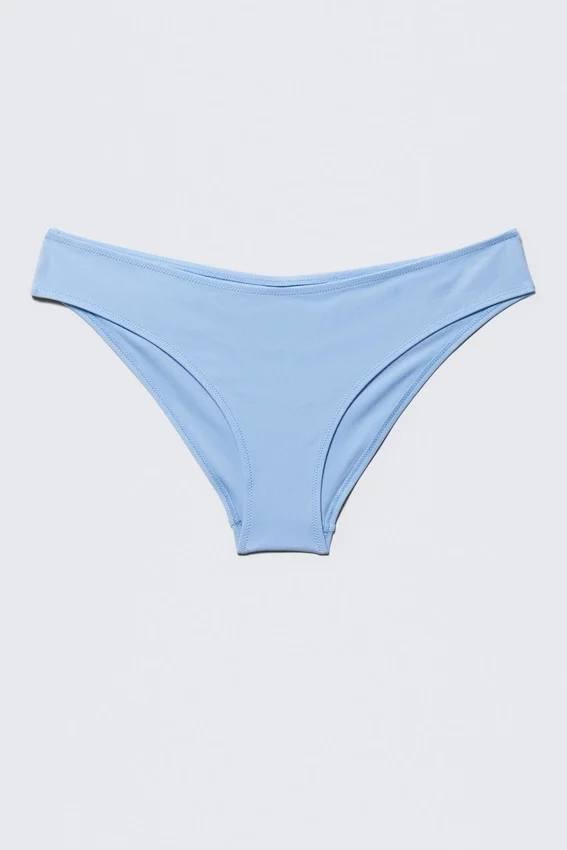 Braguita de bikini lisa – Azul claro Braguita de bikini lisa – Azul claro