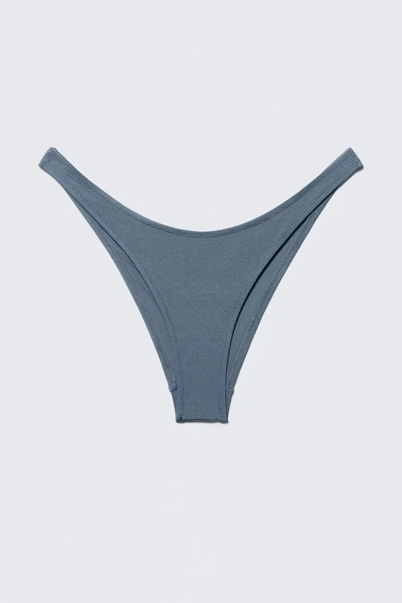 Braguita de bikini mini brasileña – Azul empolvado – Brillo Braguita de bikini mini brasileña – Azul empolvado – Brillo