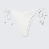 Braguita tanga de bikini con lazos de concha – Blanca Braguita tanga de bikini con lazos de concha – Blanca