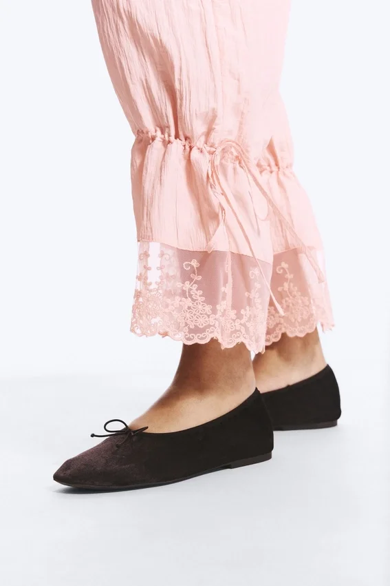 Braguitas holgadas de talle bajo con ribete de encaje Rosabel – Rosa empolvado claro Braguitas holgadas de talle bajo con ribete de encaje Rosabel – Rosa empolvado claro