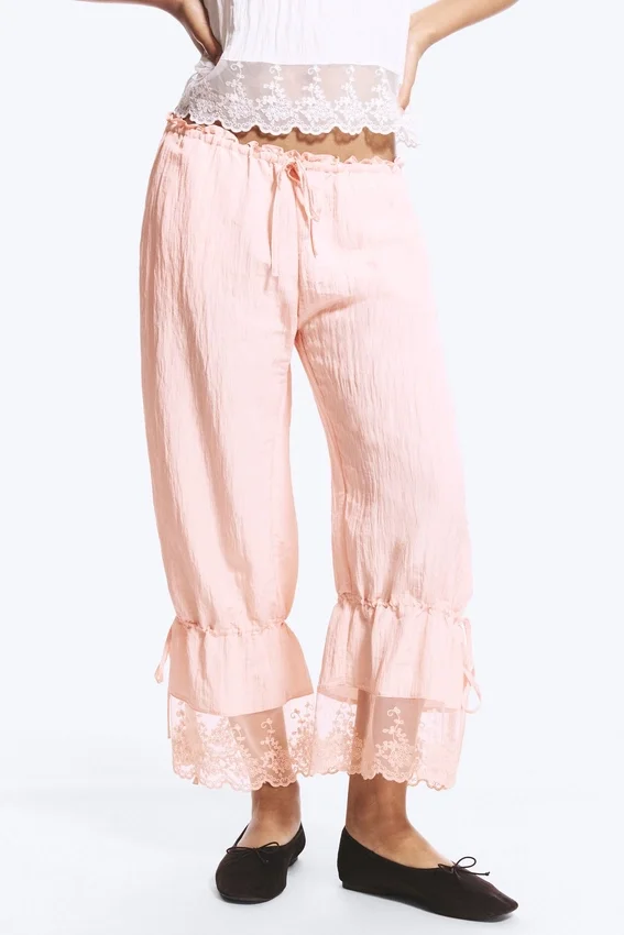Braguitas holgadas de talle bajo con ribete de encaje Rosabel – Rosa empolvado claro Braguitas holgadas de talle bajo con ribete de encaje Rosabel – Rosa empolvado claro