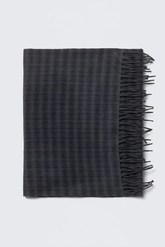 Bufanda larga de lana tejida – Gris medio Bufanda larga de lana tejida – Gris medio