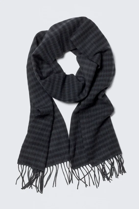 Bufanda larga de lana tejida – Gris medio Bufanda larga de lana tejida – Gris medio