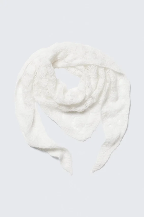Bufanda triangular de punto texturizado – Blanco claro Bufanda triangular de punto texturizado – Blanco claro