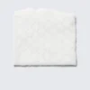 Bufanda triangular de punto texturizado – Blanco claro Bufanda triangular de punto texturizado – Blanco claro