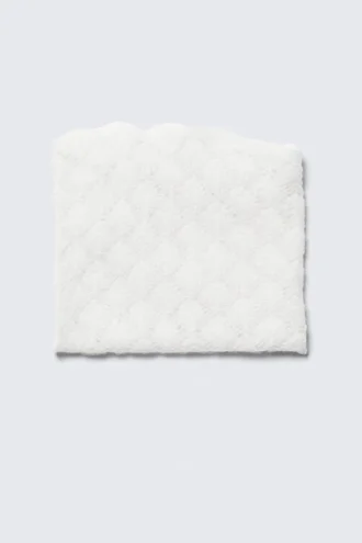 Bufanda triangular de punto texturizado – Blanco claro