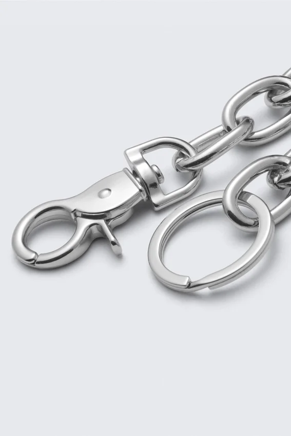 Cadena para cartera con eslabones metálicos – Plata Cadena para cartera con eslabones metálicos – Plata