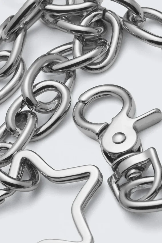 Cadena para cartera con eslabones metálicos – Plata Cadena para cartera con eslabones metálicos – Plata