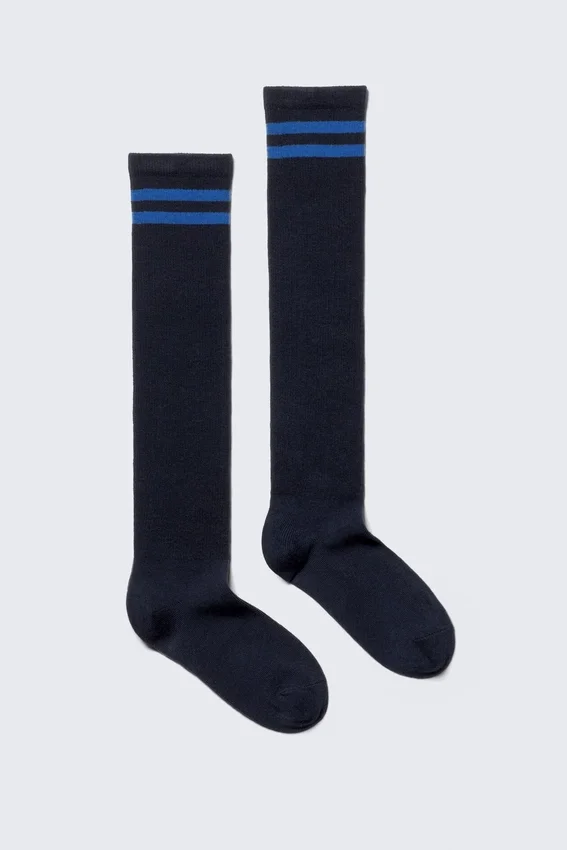 Calcetines hasta la rodilla Varsity – Rayas azul oscuro Calcetines hasta la rodilla Varsity – Rayas azul oscuro