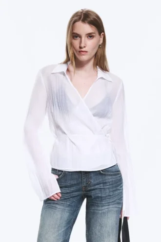 Camisa cruzada de manga larga con textura – Blanco transparente
