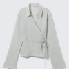 Camisa cruzada de manga larga con textura – Gris claro Camisa cruzada de manga larga con textura – Gris claro