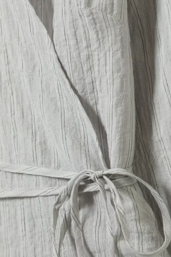 Camisa cruzada de manga larga con textura – Gris claro Camisa cruzada de manga larga con textura – Gris claro