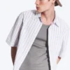 Camisa de algodón de corte cuadrado y manga corta – Rayas beige claro empolvado Camisa de algodón de corte cuadrado y manga corta – Rayas beige claro empolvado