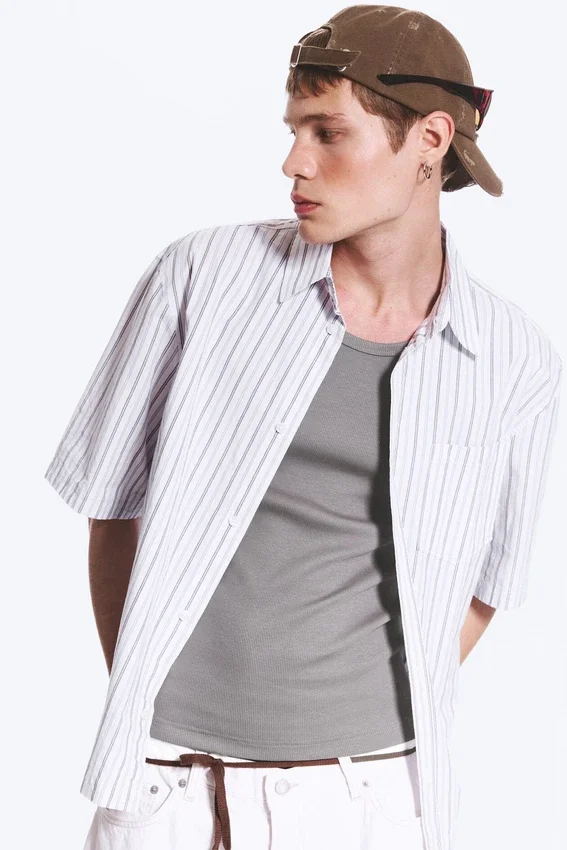 Camisa de algodón de corte cuadrado y manga corta – Rayas beige claro empolvado Camisa de algodón de corte cuadrado y manga corta – Rayas beige claro empolvado