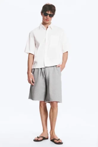 Camisa de algodón de corte recto y manga corta – Blanca