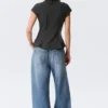 Camisa de crepé de pantalón corto y corte entallado – Gris oscuro – Rayas finas Camisa de crepé de pantalón corto y corte entallado – Gris oscuro – Rayas finas