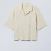 Camisa de estilo resort de corte recto – Beige empolvado Camisa de estilo resort de corte recto – Beige empolvado