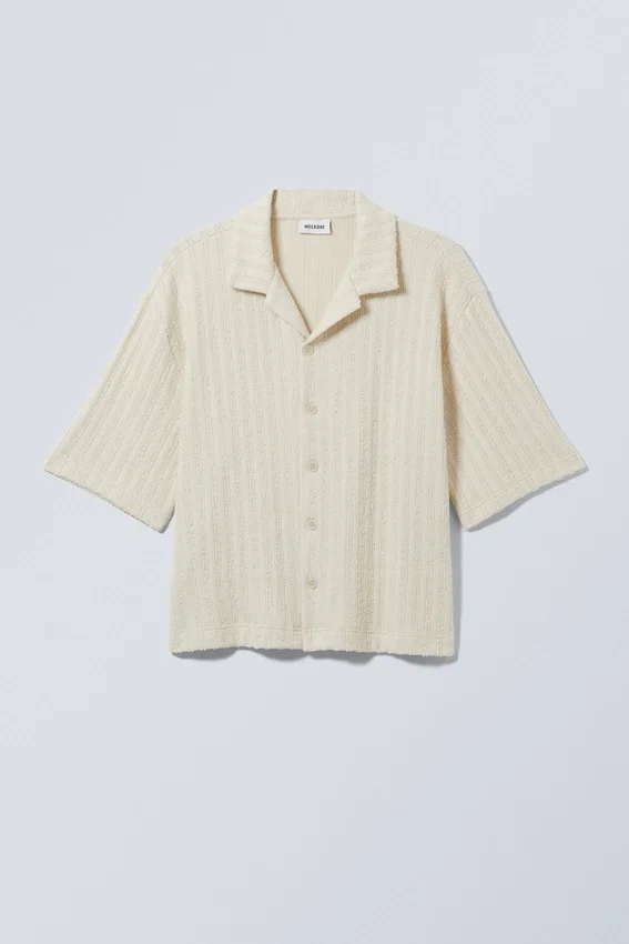 Camisa de estilo resort de corte recto – Beige empolvado Camisa de estilo resort de corte recto – Beige empolvado